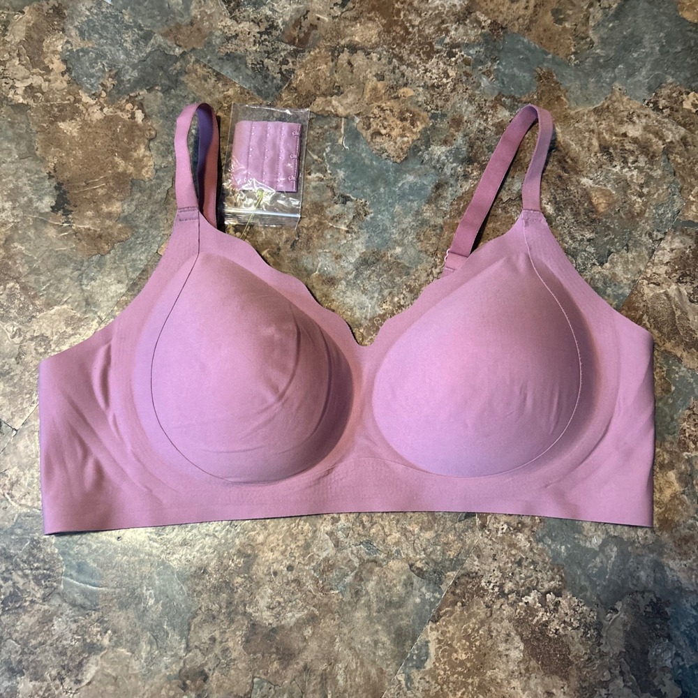Wireless Bra Womens Size XL Purple Lightly Lined Stretchy Back Closure Wirefree